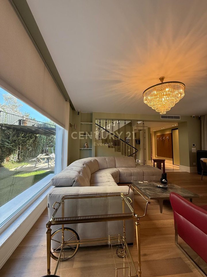 WHITE HOUSE-LUNDER, VILLA INDIPENDENTE IN VENDITA