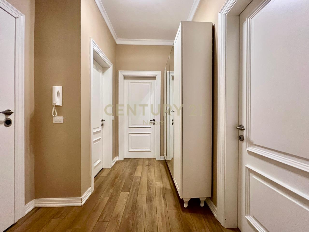 QIRA, SUPER APARTAMENT 2+1+2 me 2 POSTE PARKIMI & PAMJE‼️