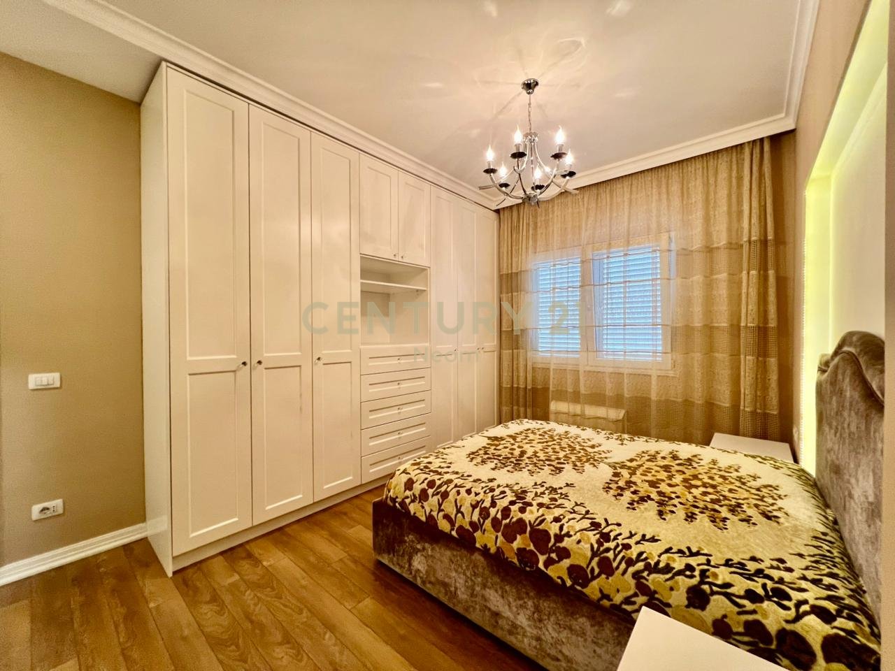 QIRA, SUPER APARTAMENT 2+1+2 me 2 POSTE PARKIMI & PAMJE‼️