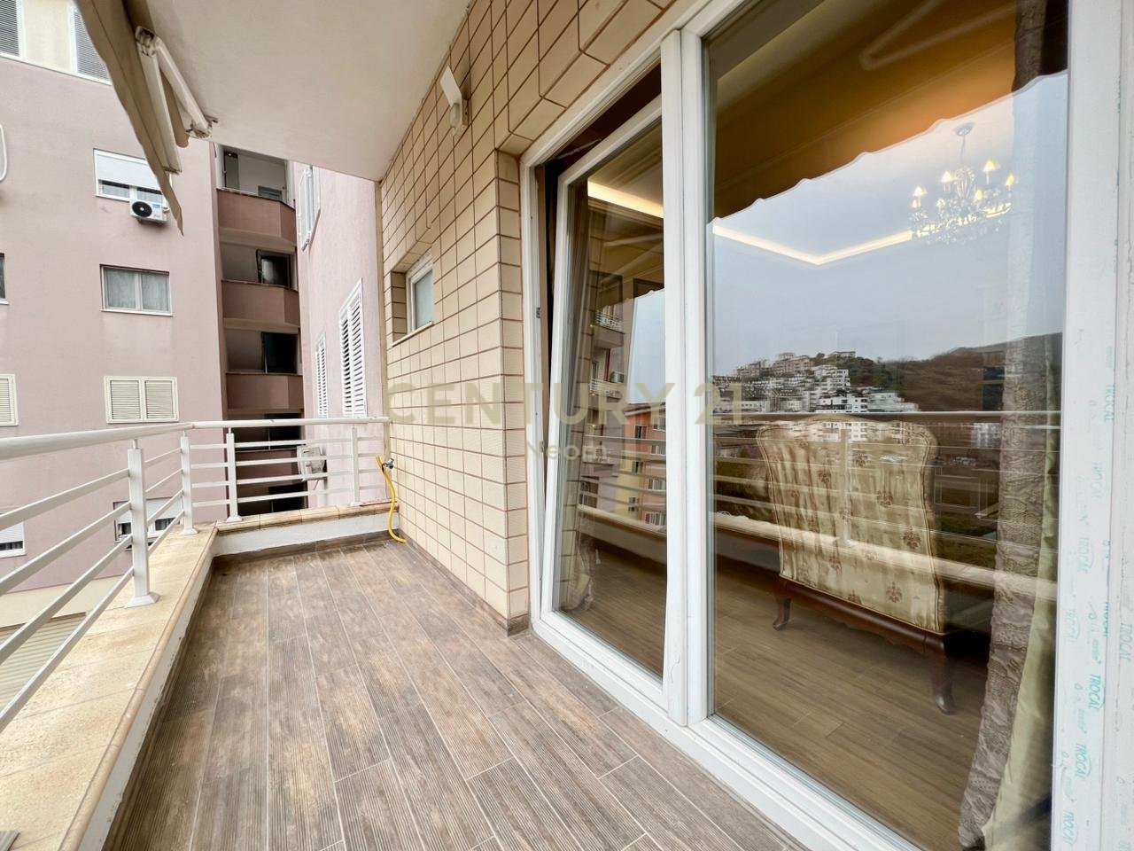 QIRA, SUPER APARTAMENT 2+1+2 me 2 POSTE PARKIMI & PAMJE‼️