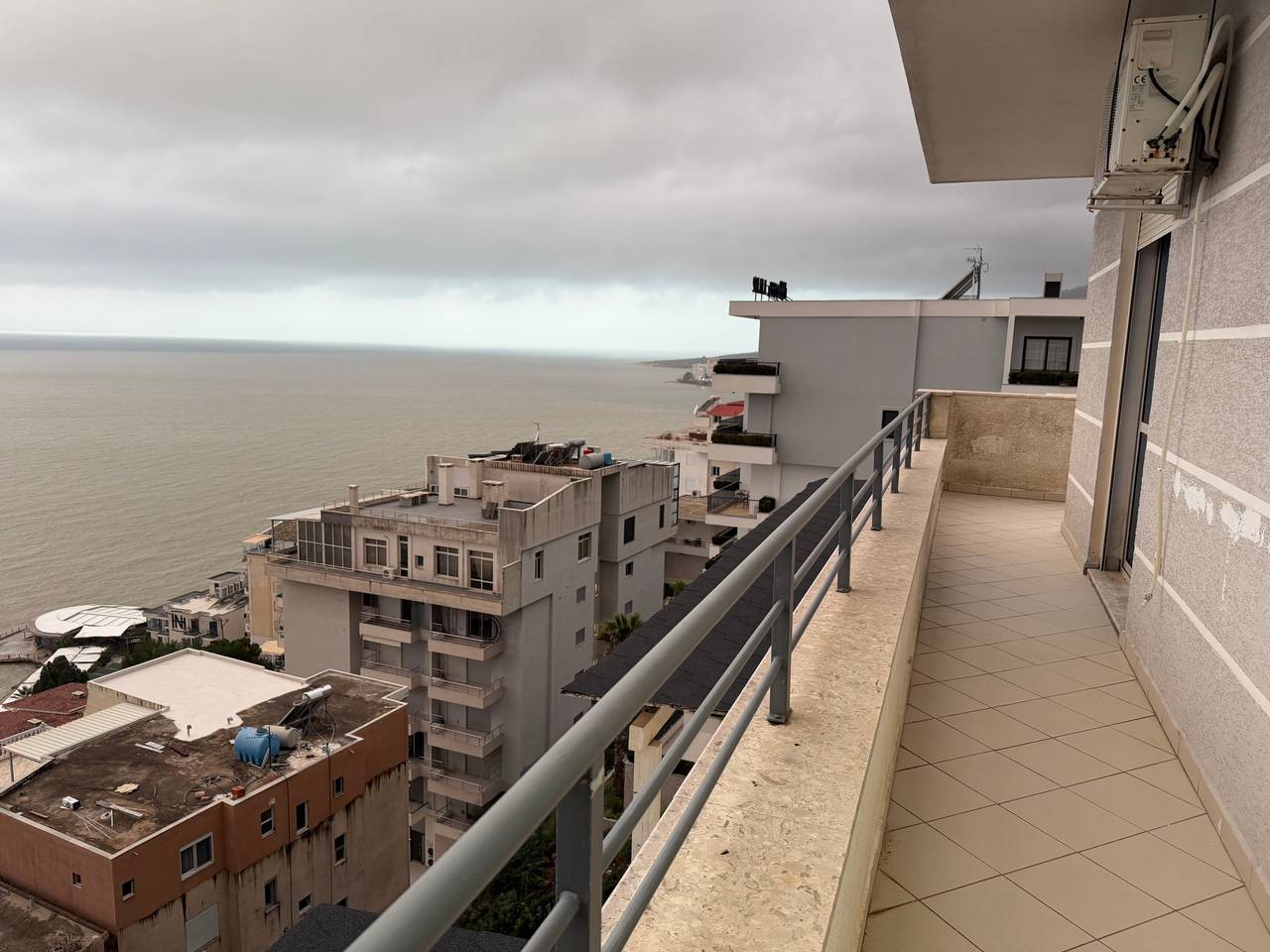 SARANDE, SHESIM PENTHOUSE ME PAMJE TE HAPUR NDAJ DETIT