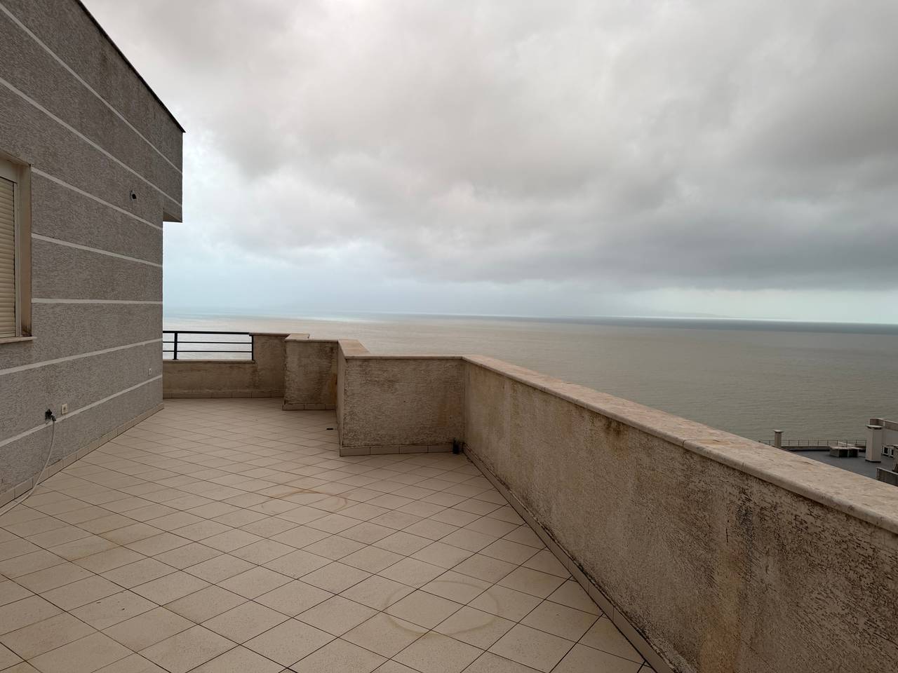 SARANDE, SHESIM PENTHOUSE ME PAMJE TE HAPUR NDAJ DETIT