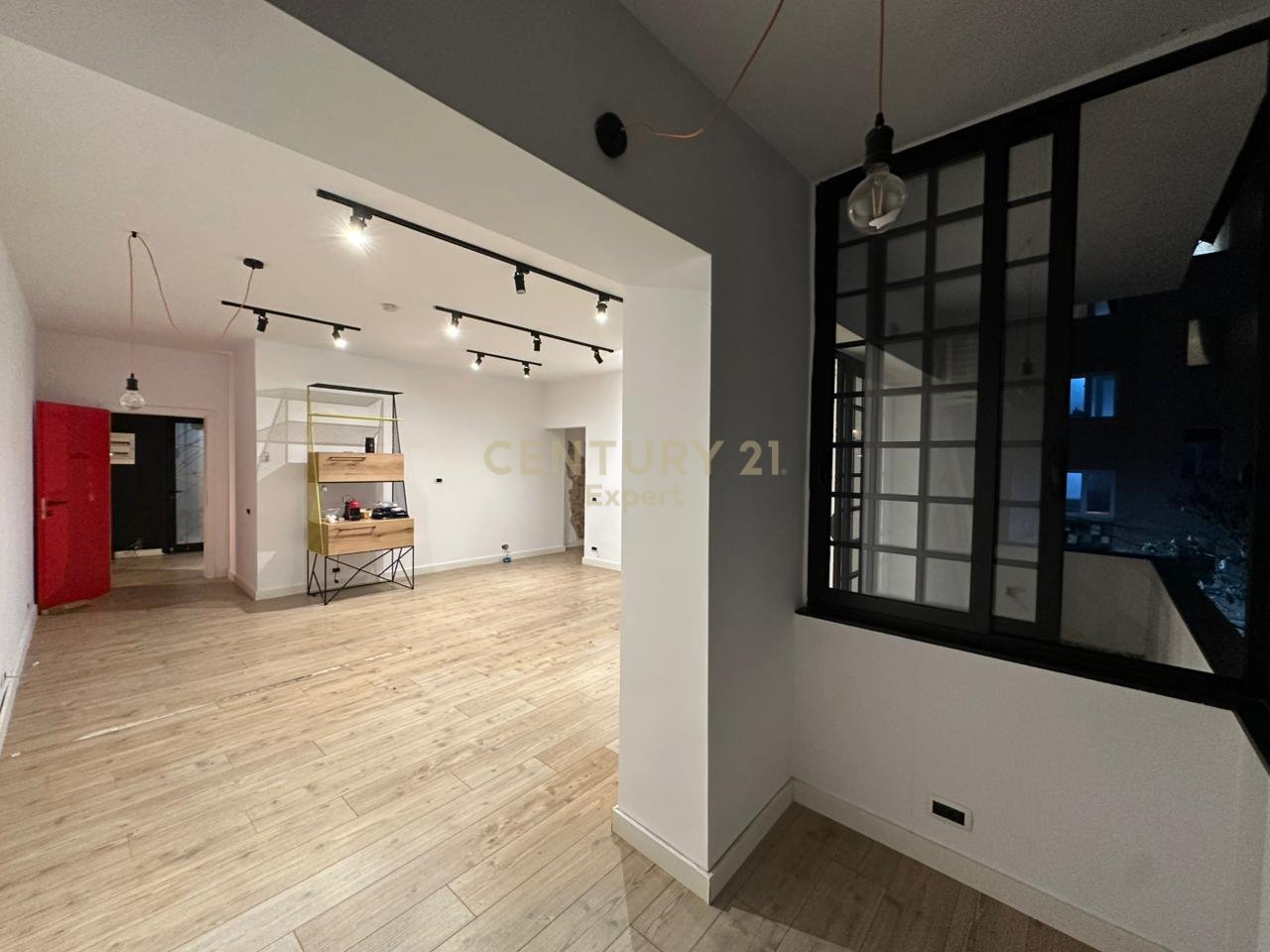 OFFICE FOR RENT MODERN + PARKING SPACE AT DURRESI ROAD!