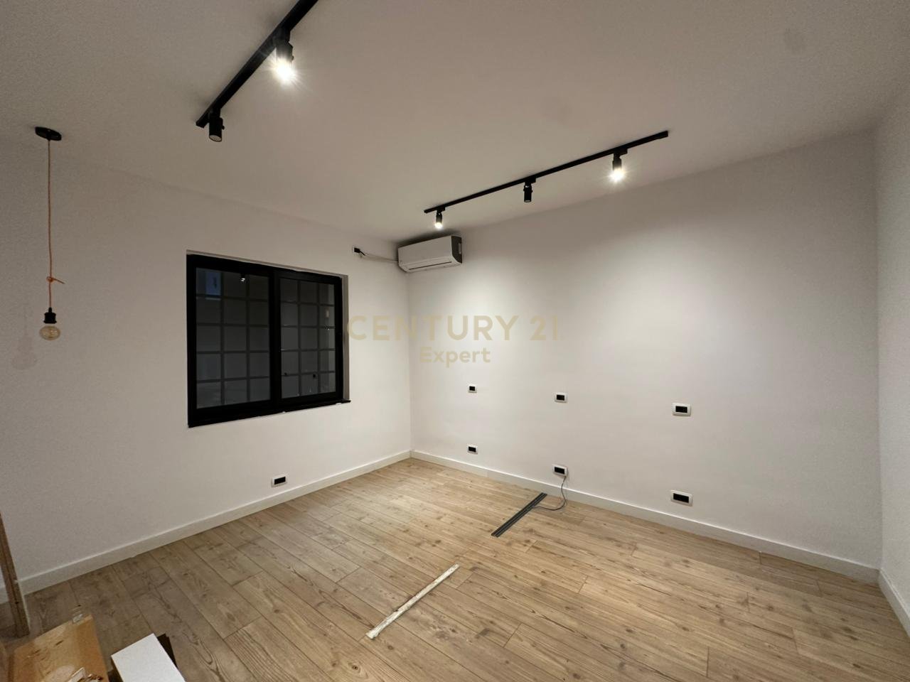 OFFICE FOR RENT MODERN + PARKING SPACE AT DURRESI ROAD!