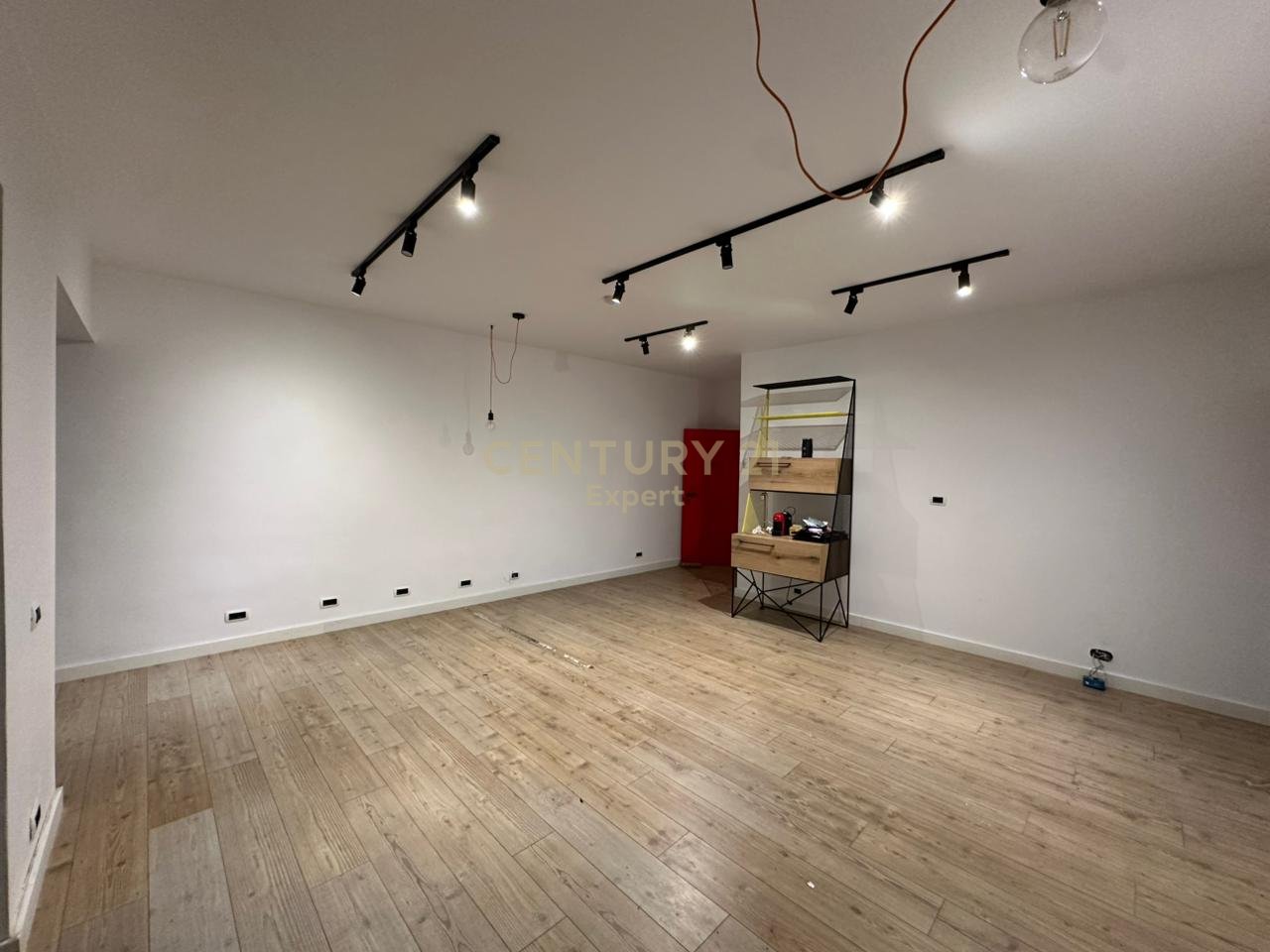 OFFICE FOR RENT MODERN + PARKING SPACE AT DURRESI ROAD!