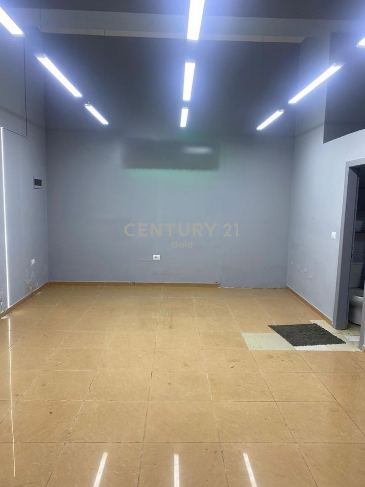 JEPET ME QERA AMBIENT KOMERCIAL TEK KOMPLEKSI HALILI!