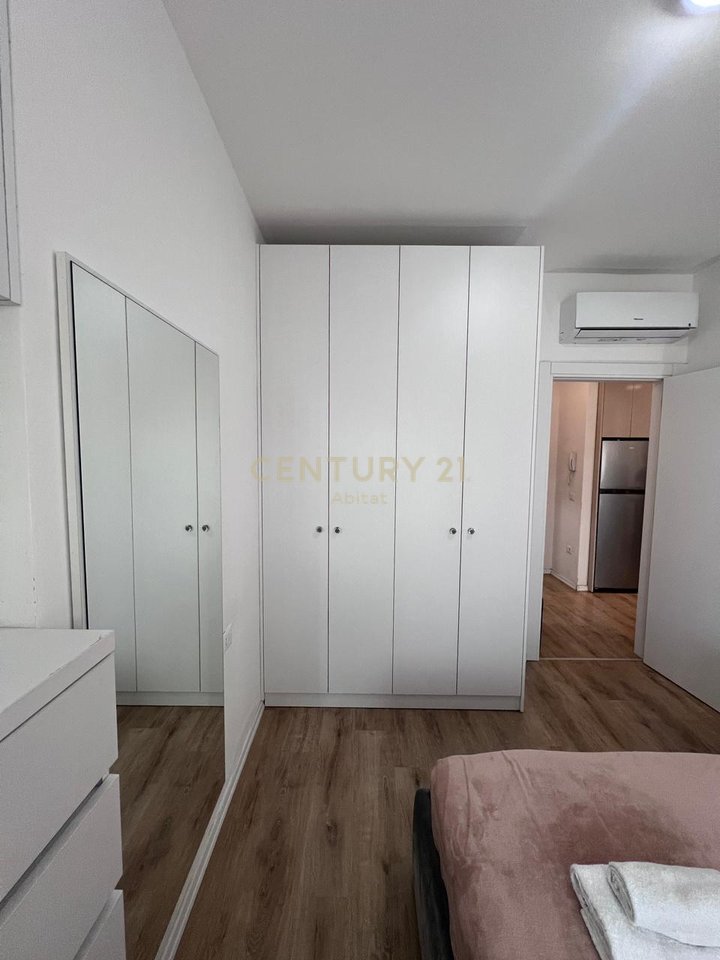 APARTAMENT 1+1 ME QIRA| MYSLYM SHYRI- pranë Rrugës së Kavajës