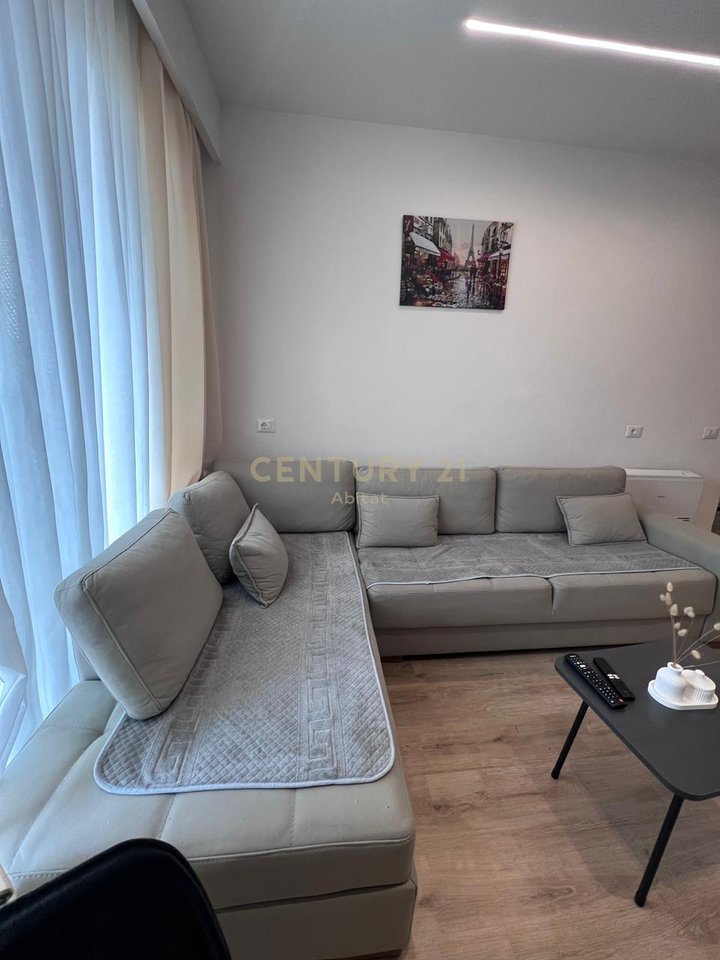 APARTAMENT 1+1 ME QIRA| MYSLYM SHYRI- pranë Rrugës së Kavajës