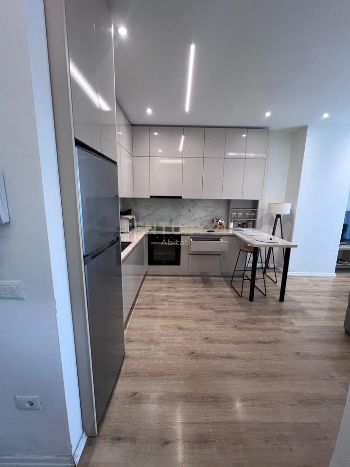 APARTAMENT 1+1 ME QIRA| MYSLYM SHYRI- pranë Rrugës së Kavajës