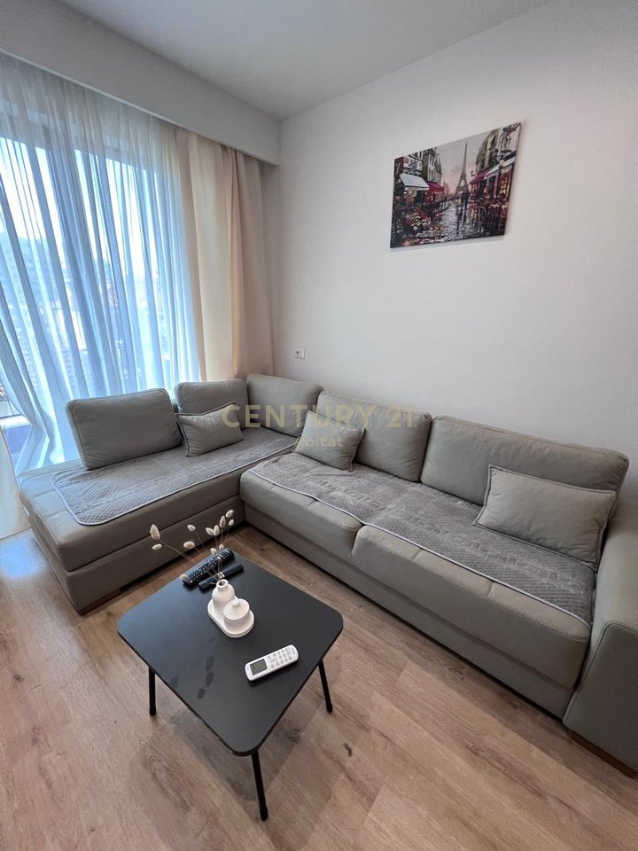 APARTAMENT 1+1 ME QIRA| MYSLYM SHYRI- pranë Rrugës së Kavajës