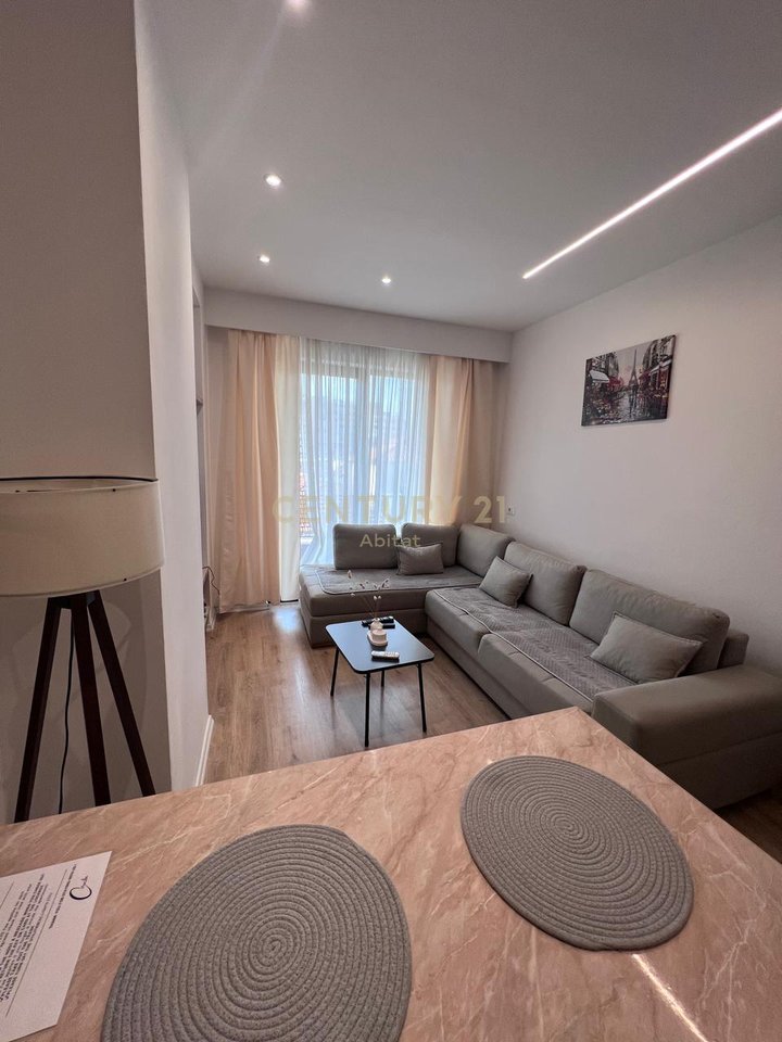 APARTAMENT 1+1 ME QIRA| MYSLYM SHYRI- pranë Rrugës së Kavajës