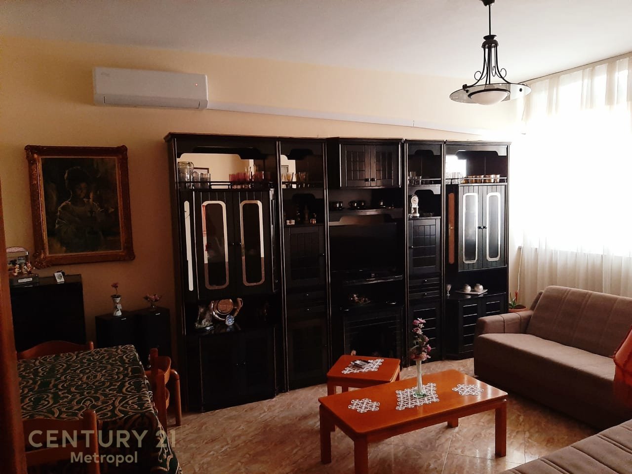 APARTAMENT PER QIRA 2+1 NE KINOSTUDIO!