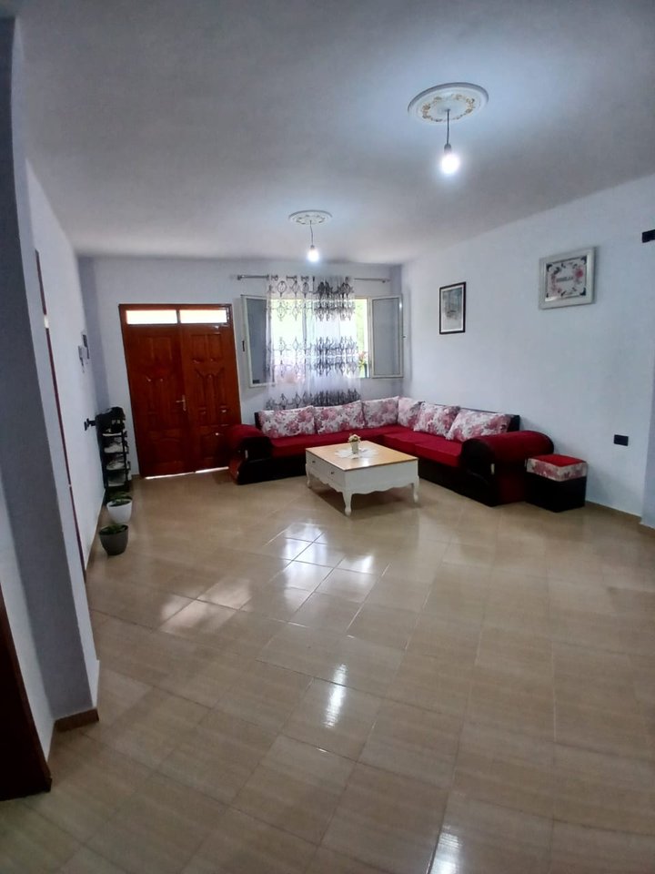 Shtëpi 2+1 në shitje në rrugen Hasan Hasa Lanabregas , Tiranë - 200,000€ | 250 m²