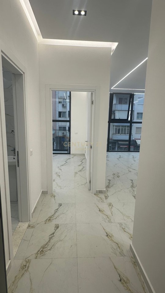 AMBIENT BIZNESI + POST PARKIMI PER QIRA NE ASTIR!