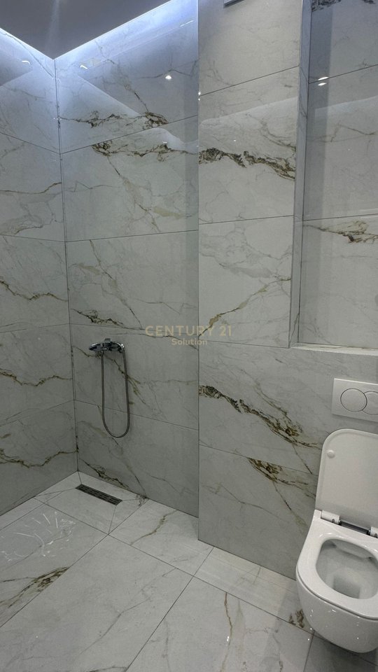 AMBIENT BIZNESI + POST PARKIMI PER QIRA NE ASTIR!