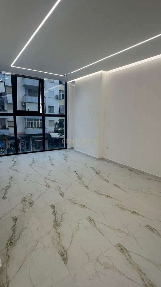 AMBIENT BIZNESI + POST PARKIMI PER QIRA NE ASTIR!