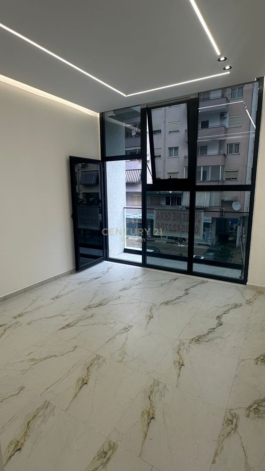 AMBIENT BIZNESI + POST PARKIMI PER QIRA NE ASTIR!