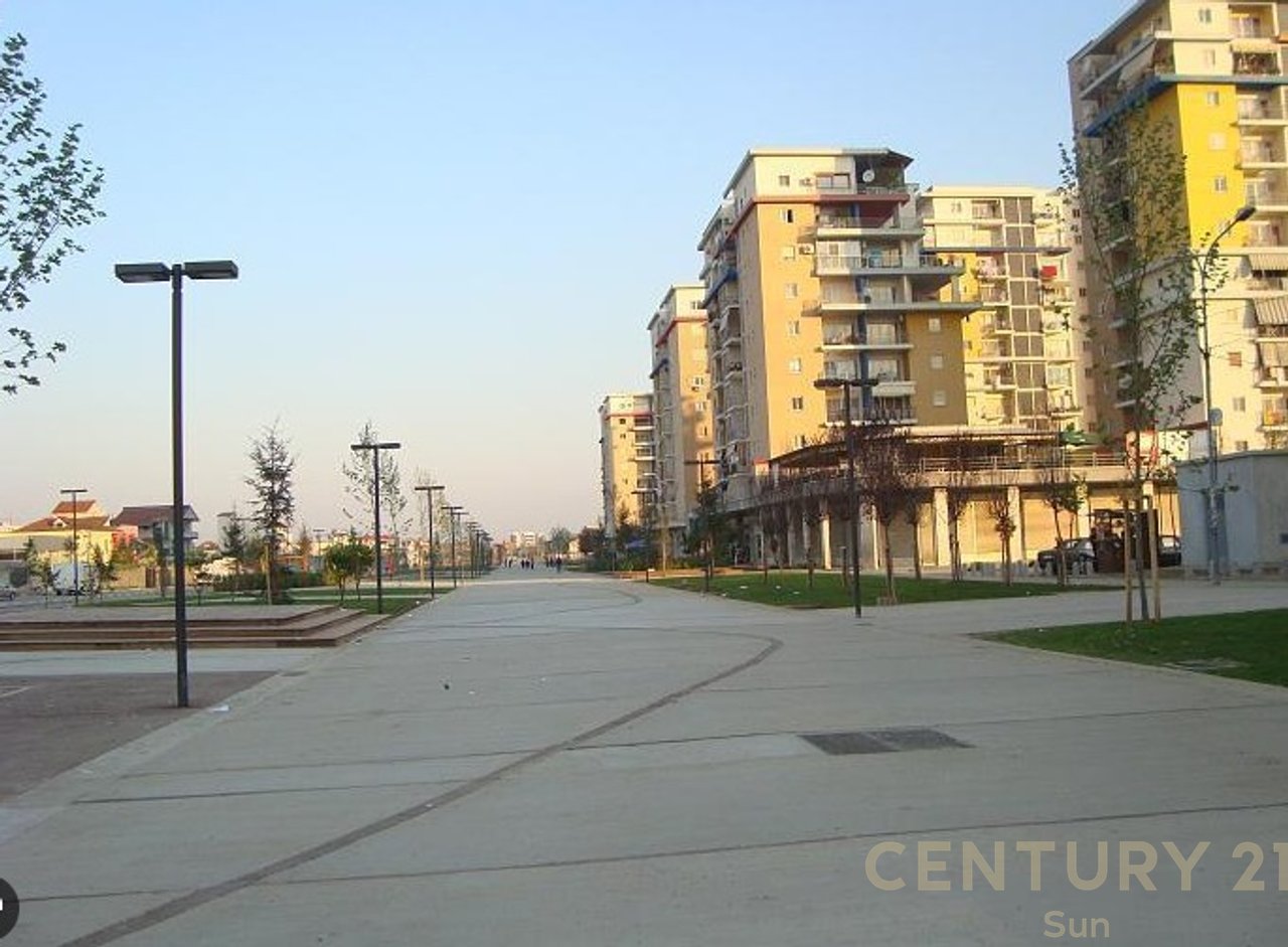 AMBIENT KOMERCIAL PER QIRA NE ZONEN TE ISH FUSHA E AVIACIONIT