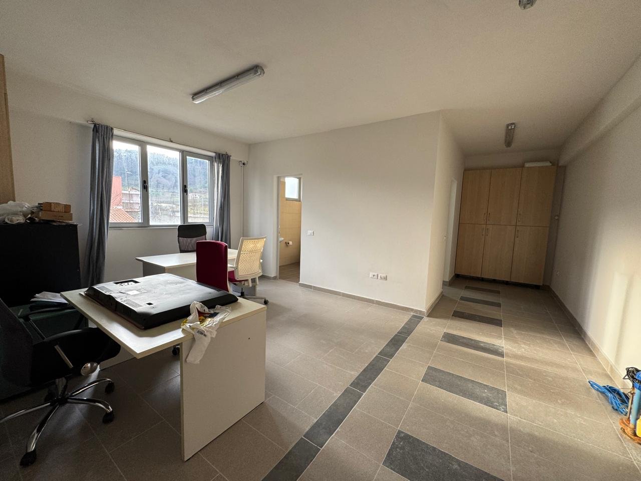 QIRA GODINË SHËRBIMI DHE MAGAZINIMI NË PRUSH, TIRANË!