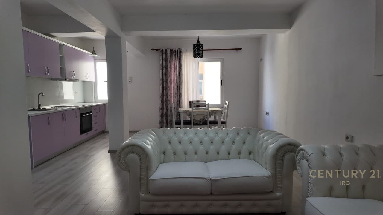 JEPET APARTAMENT PER QIRA 2+1+KUZHINE E VECUAR NE BLLOK!
