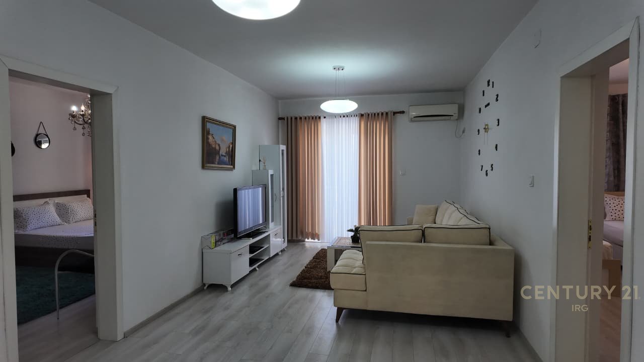 JEPET APARTAMENT PER QIRA 2+1+KUZHINE E VECUAR NE BLLOK!