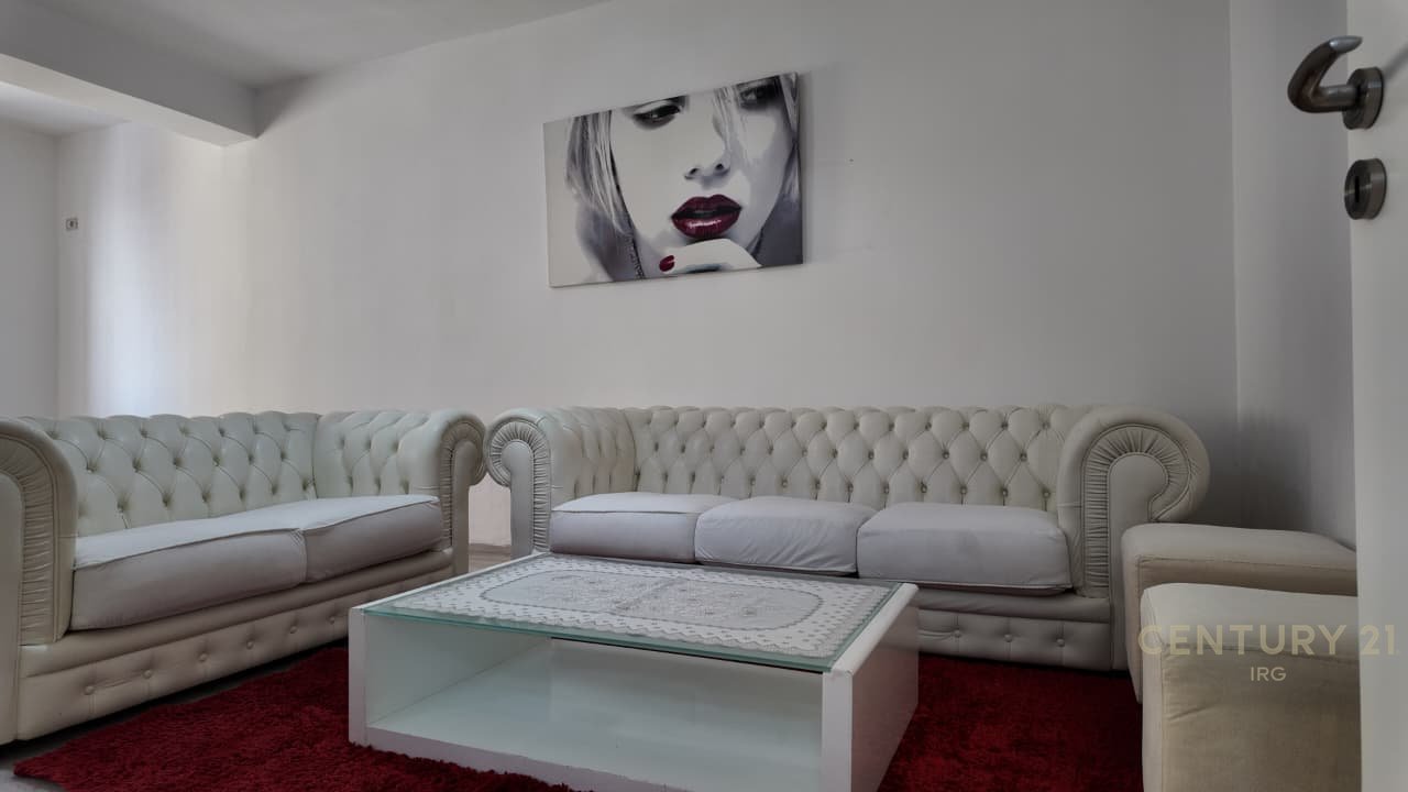 JEPET APARTAMENT PER QIRA 2+1+KUZHINE E VECUAR NE BLLOK!