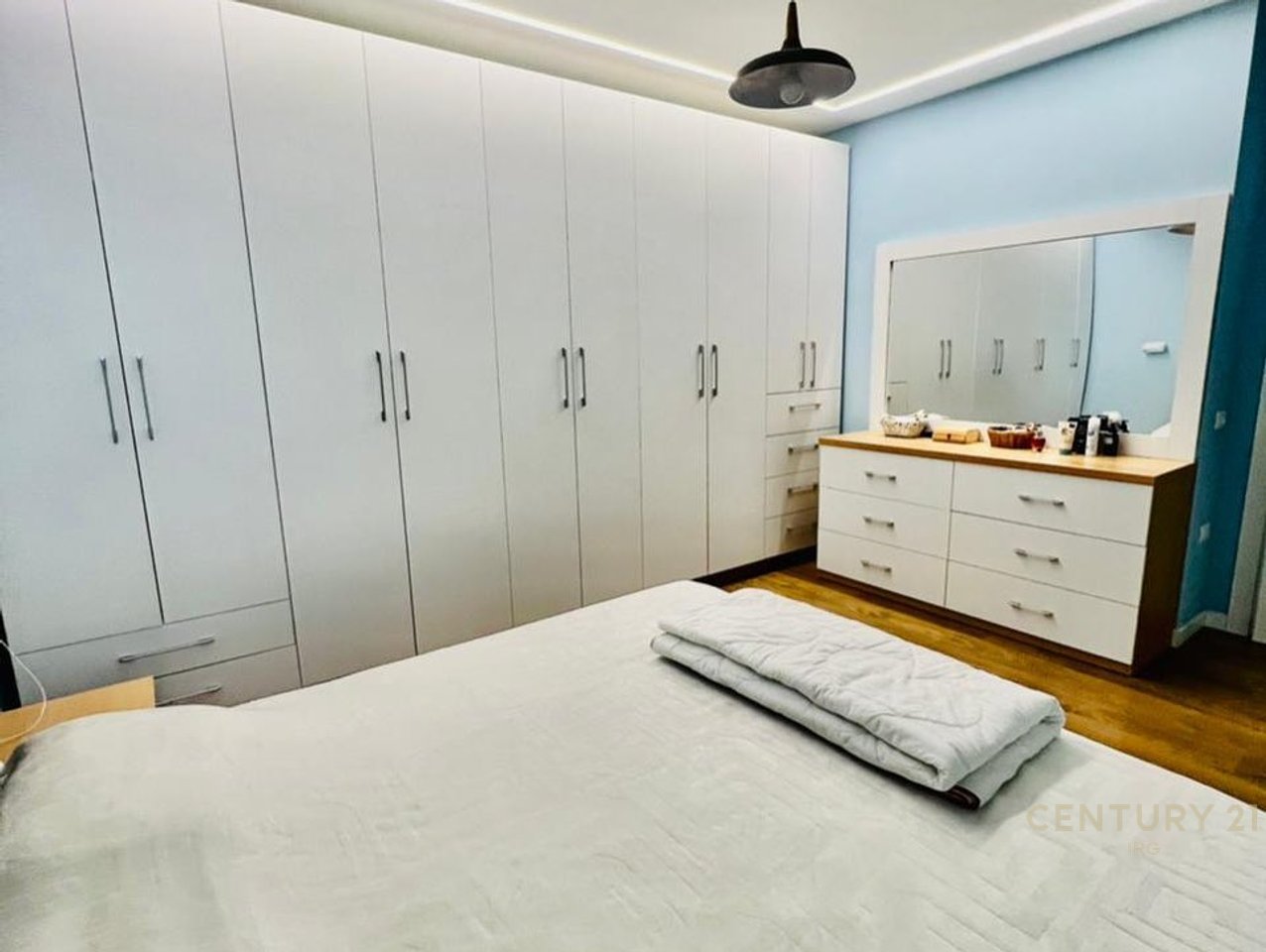 🏠 Appartamento 2+1 in Vendita
📍 Kodra e Diellit, sopra il ring vicino a Big Market