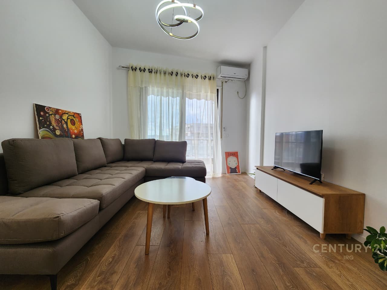 JEPET APARTAMENT 2+1 PER QIRA PRANE PAZARIT!