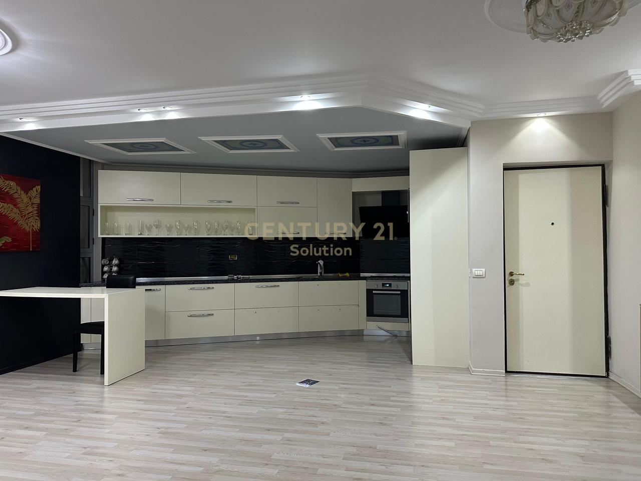 APARTAMENT 2+1+2 PER SHITJE PRANE PALLATIT ME SHIGJETA!