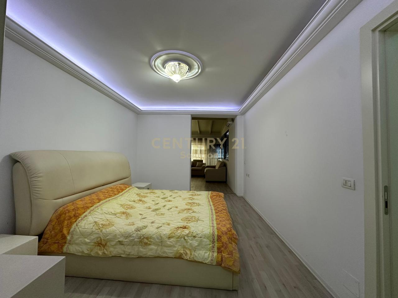 APARTAMENT 2+1+2 PER SHITJE PRANE PALLATIT ME SHIGJETA!