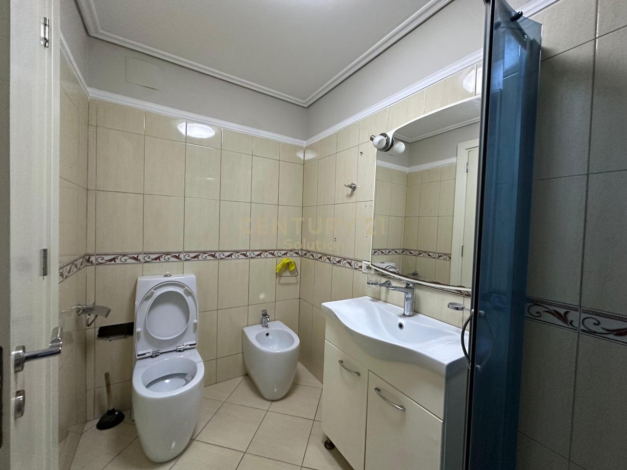 APARTAMENT 2+1+2 PER SHITJE PRANE PALLATIT ME SHIGJETA!