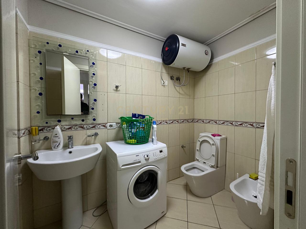 APARTAMENT 2+1+2 PER SHITJE PRANE PALLATIT ME SHIGJETA!