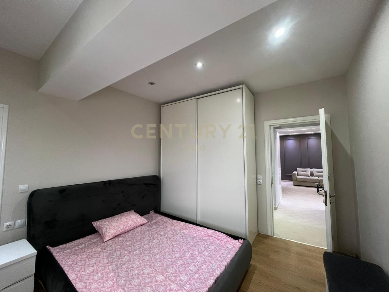 JAPIM ME QIRA APARTAMENT 2+1+2!