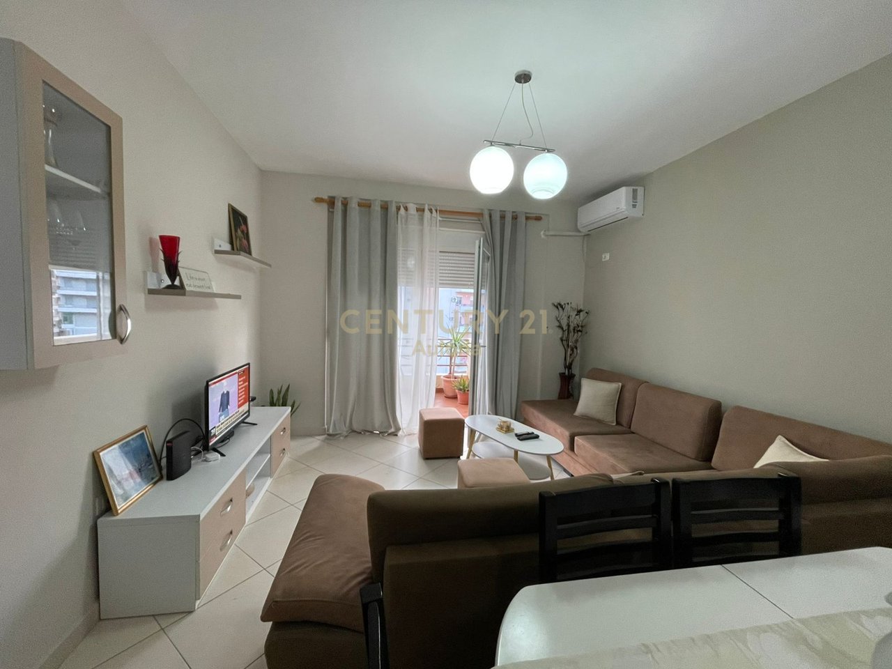 Apartament 1+1 për Qira në Lungomare