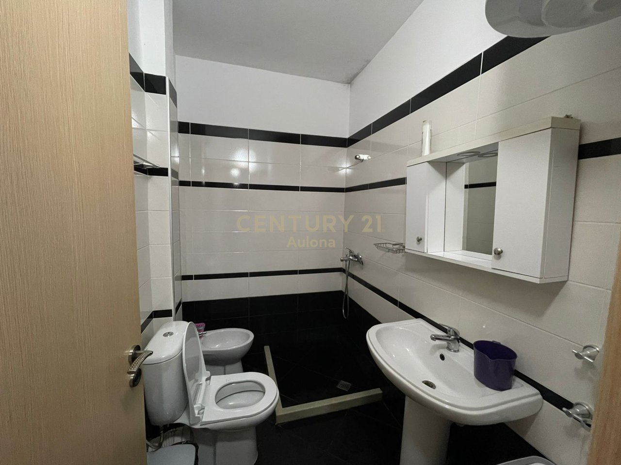 Apartament 1+1 për Qira në Lungomare