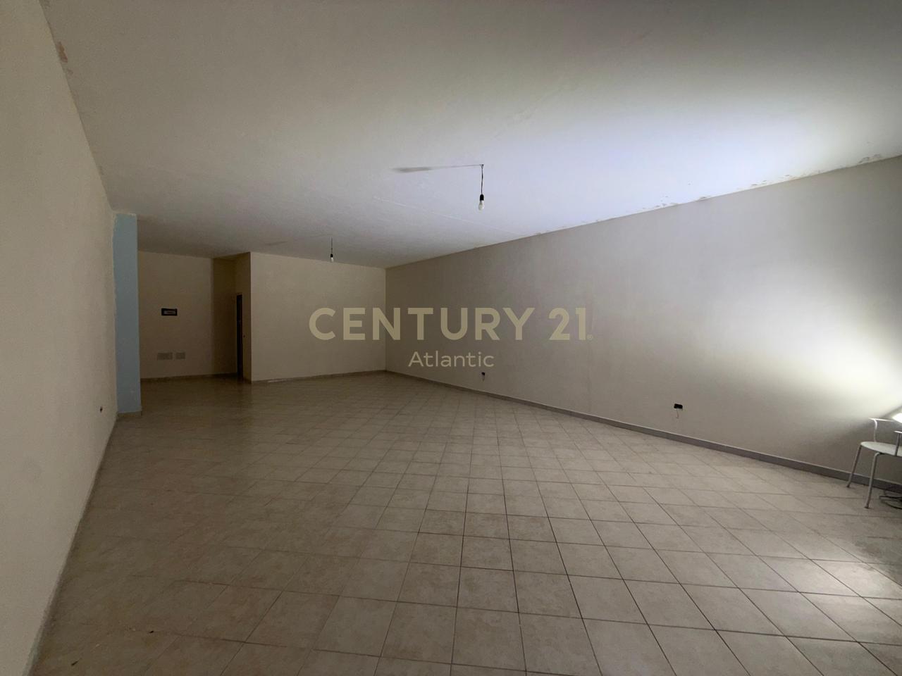 Ambient Komercial 1+1 Për Shitje në Golem, Durrës - 75,000€ | 68.60 m²