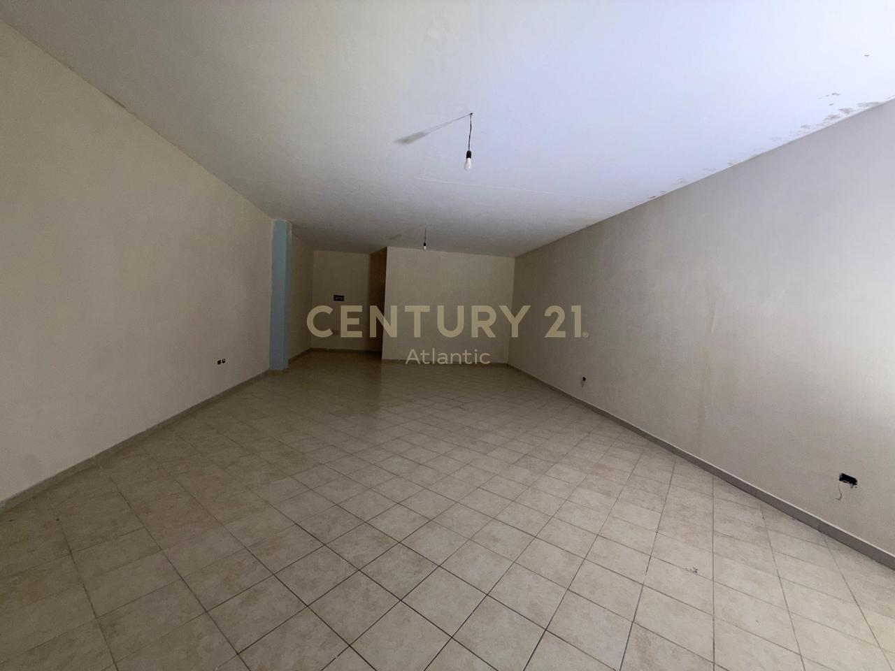 Ambient Komercial 1+1 Për Shitje në Golem, Durrës - 75,000€ | 68.60 m²