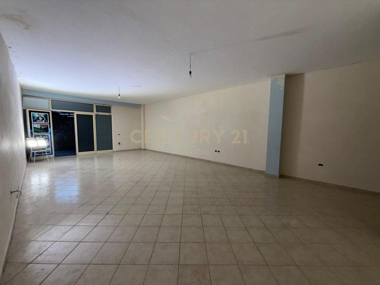 Ambient Komercial 1+1 Për Shitje në Golem, Durrës - 75,000€ | 68.60 m²