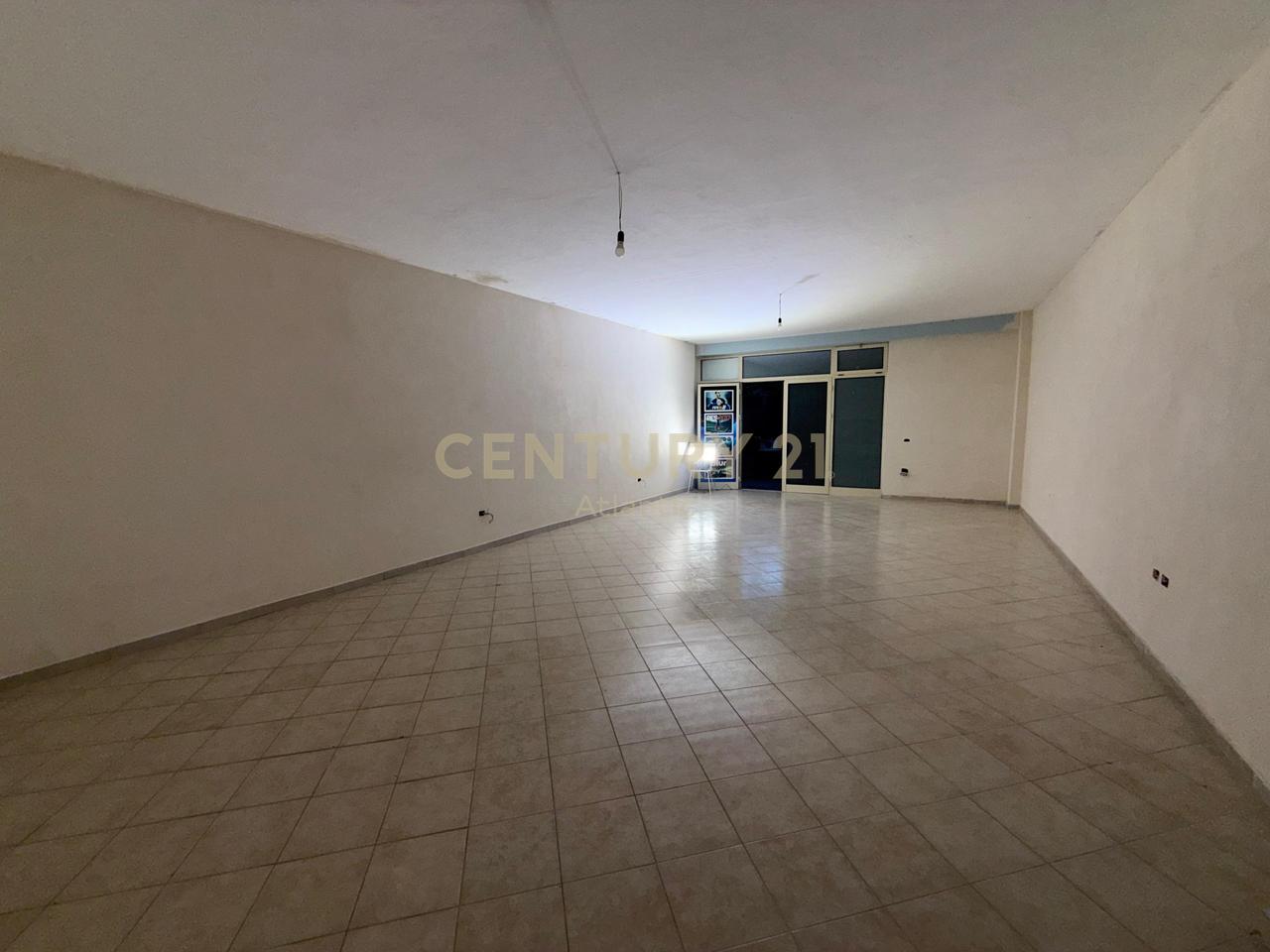 Ambient Komercial 1+1 Për Shitje në Golem, Durrës - 75,000€ | 68.60 m²