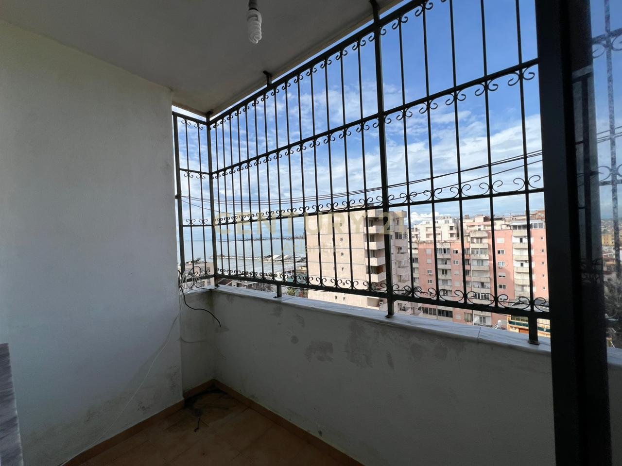 APARTAMENT 2+1 PER QERA NE PLAZH RROTA E KUQE DURRES !