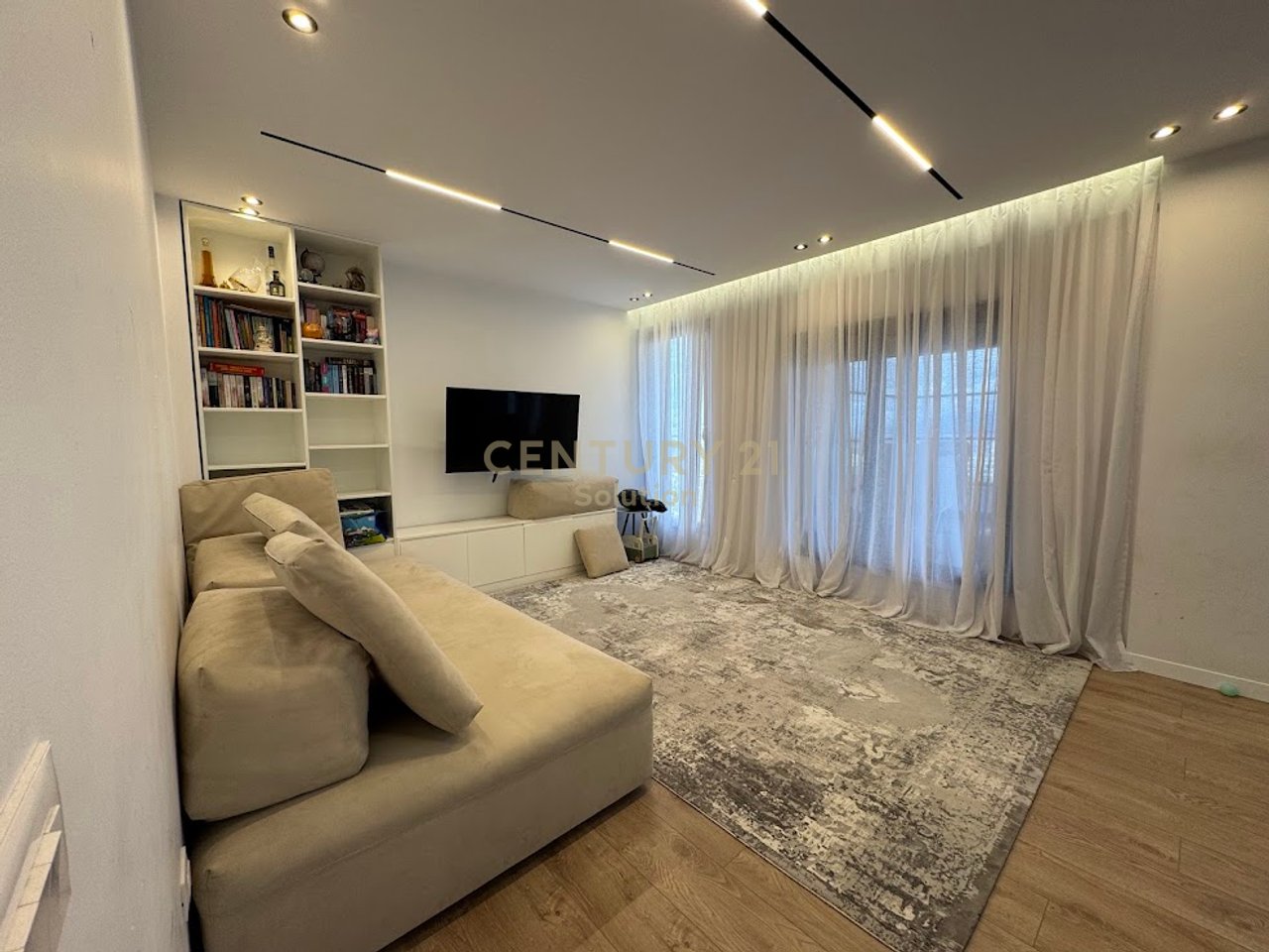 APPARTAMENTO 2+1 VICINO ALLA FINESTRA AL GIARDINO BOTANICO!