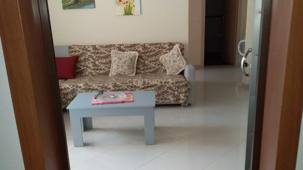 Shitet apartament 1+1 prane Liqenit te Pogradecit