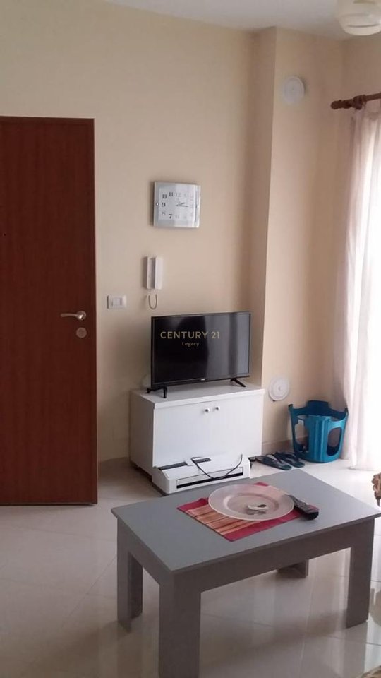 Shitet apartament 1+1 prane Liqenit te Pogradecit