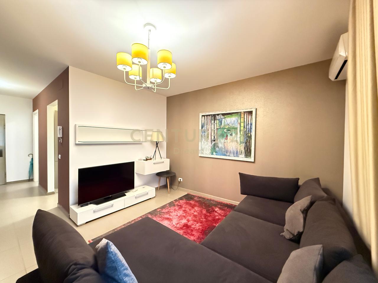 Jepet Apartament 1+1 tek Ambasador 3