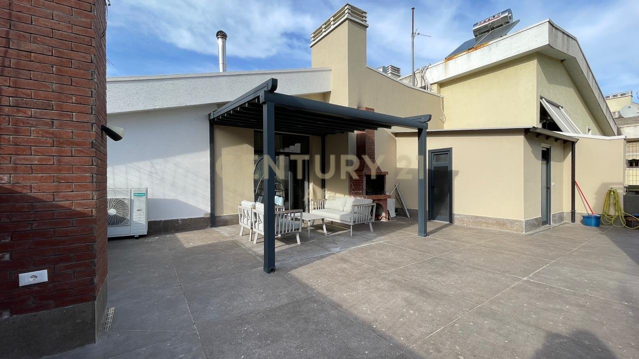 3+1 apartment for rent with veranda, parking space included – new furniture, Botanical Garden!