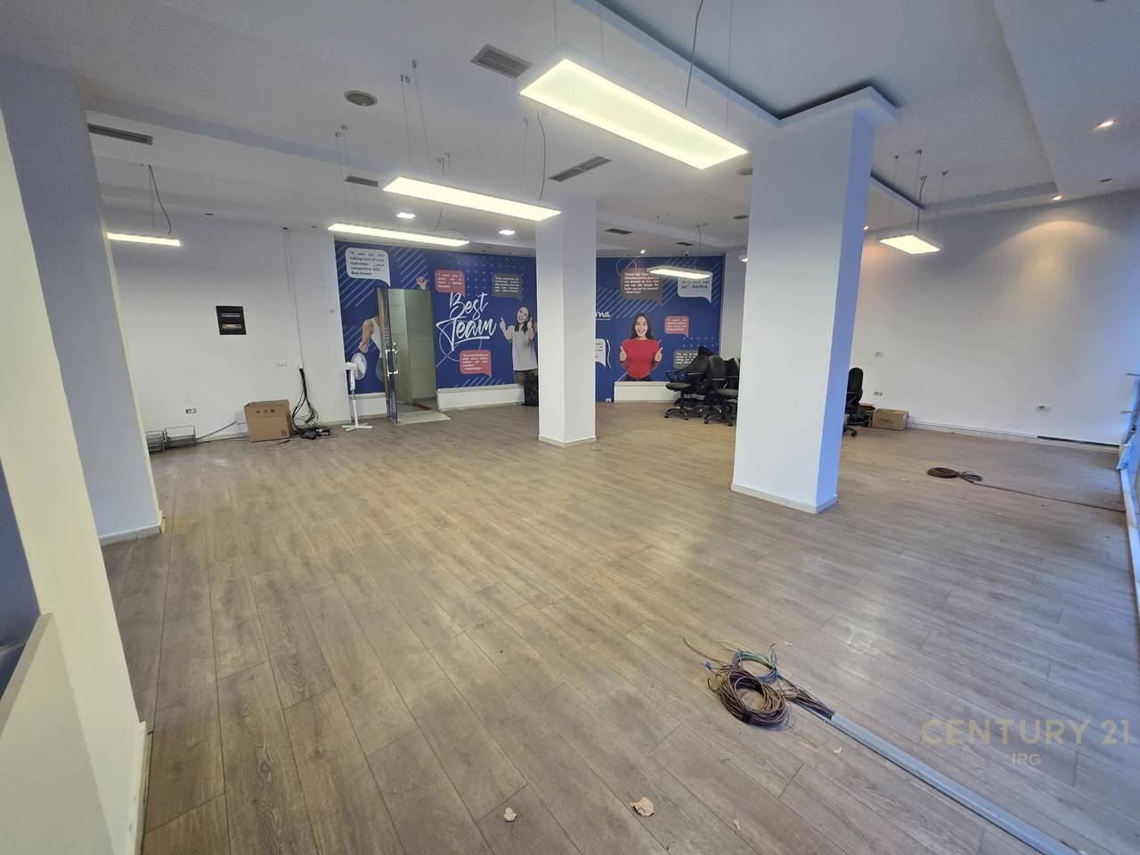 Ambient për Zyrë me Qira ne Xhamllik!