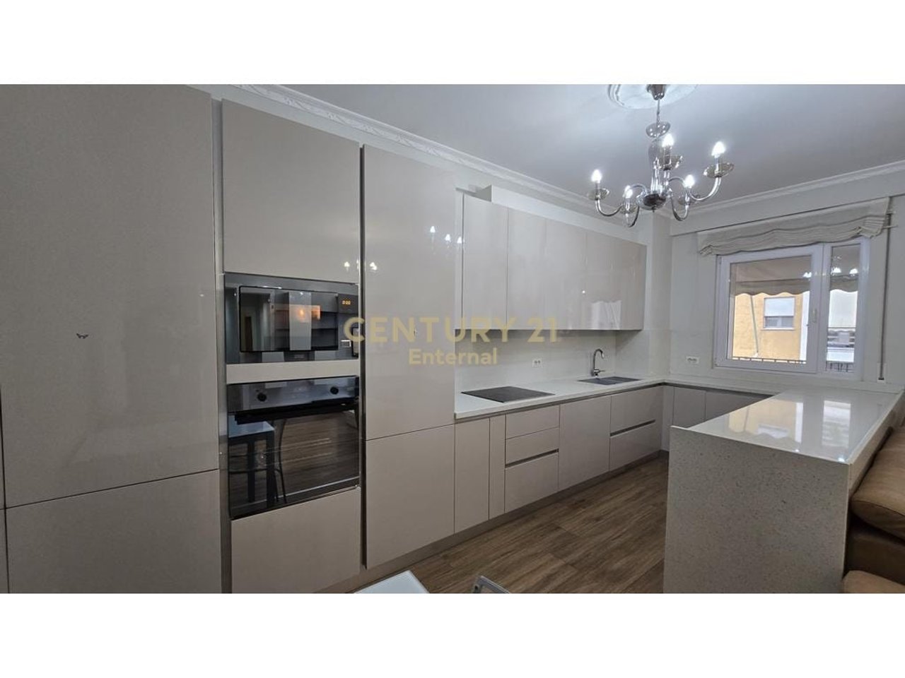 Apartament 2+1+Garazhd me qira tek Kompleksi Dinamo