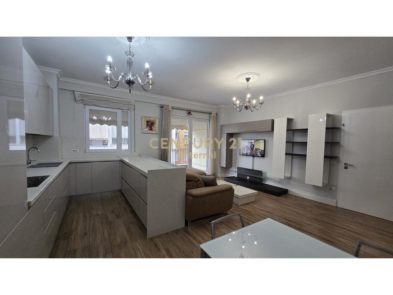 Apartament 2+1+Garazhd me qira tek Kompleksi Dinamo