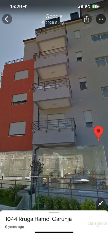 Ambjent komercial per shitje tek Liqeni i Thate