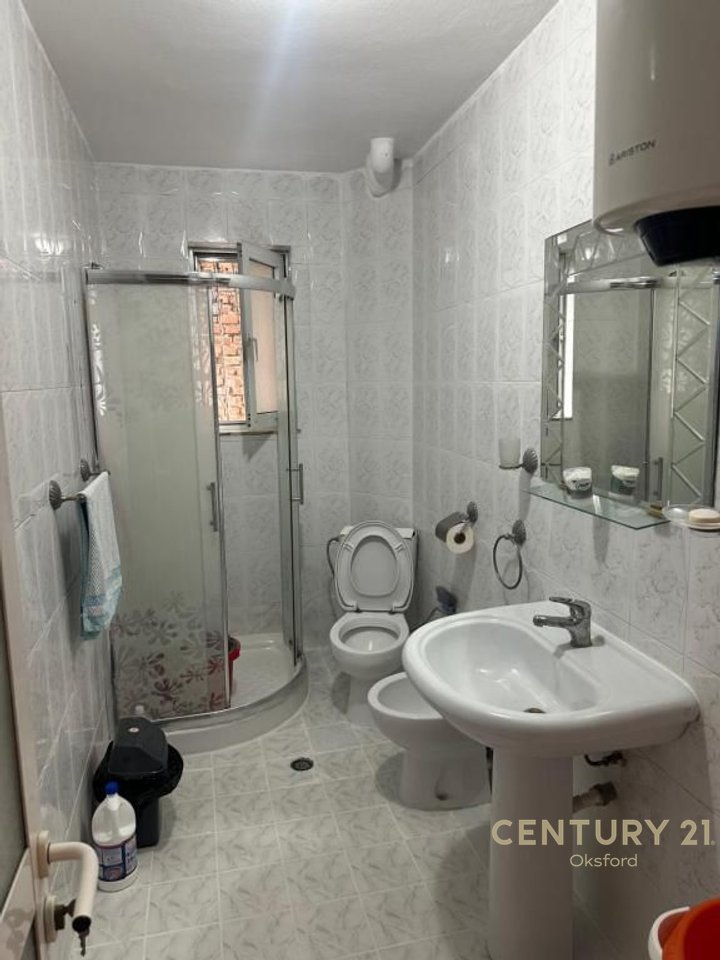 Apartament 3+1 Me QIRA tek Pazari i Ri!